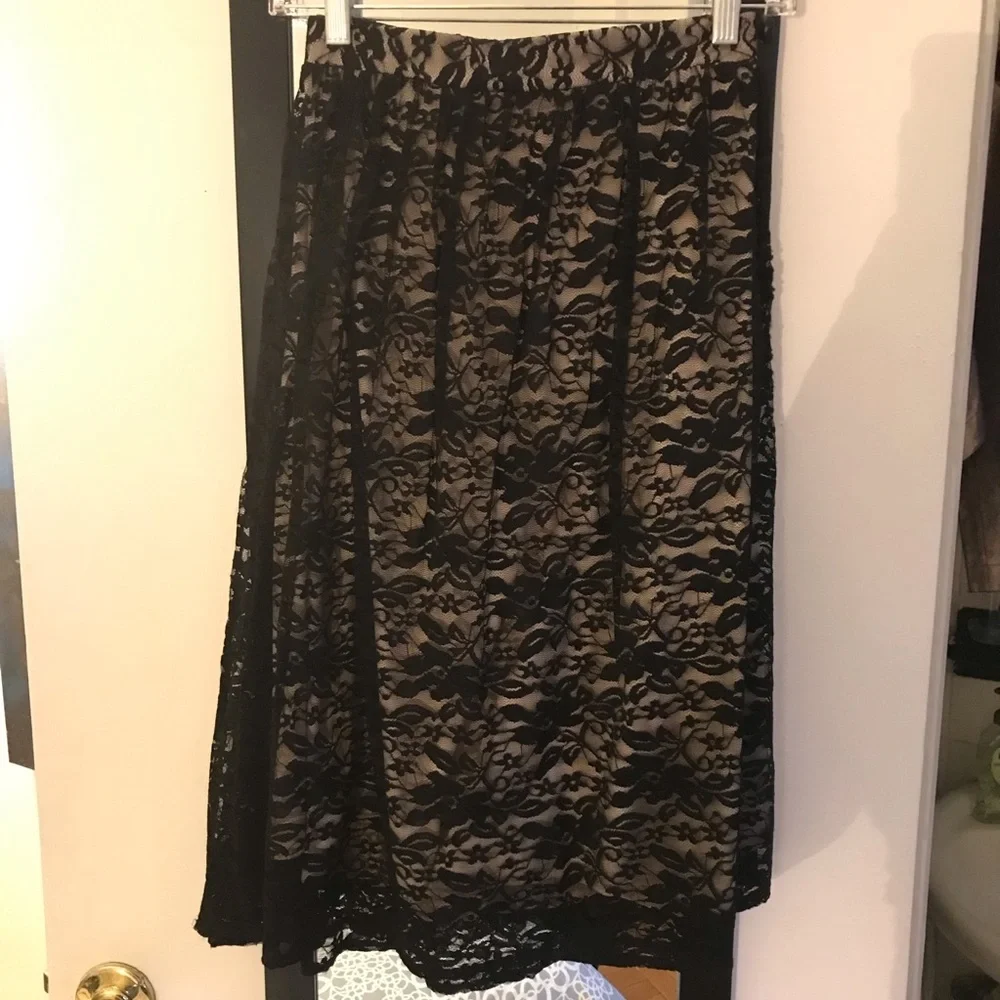 🎉✨HOST PICK⭐️ Francesca’s black lace skirt